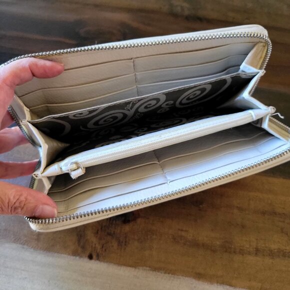 Brighton's Mingle Cream Croc-Embossed Zip-Around Wallet Multiple Card Slots-OS - Picture 5 of 9